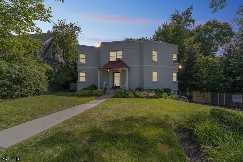 819 Bloomfield Ave in Montclair, NJ - Building Photo