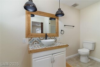 7213 Lakeland Ct in Las Vegas, NV - Building Photo - Building Photo