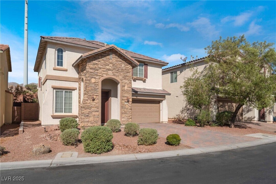 7013 Whipple Manor St in Las Vegas, NV - Building Photo