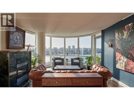 1077 Marinaside Crescent in Vancouver, BC - Building Photo