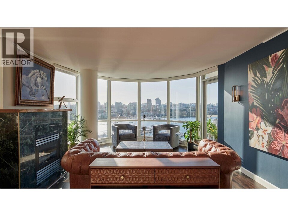 1077 Marinaside Crescent in Vancouver, BC - Building Photo