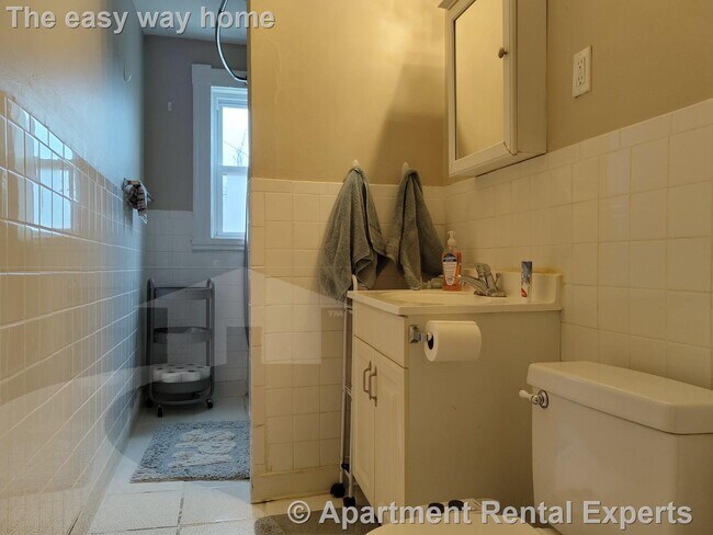 9 Medford St, Unit #2 in Medford, MA - Foto de edificio - Building Photo