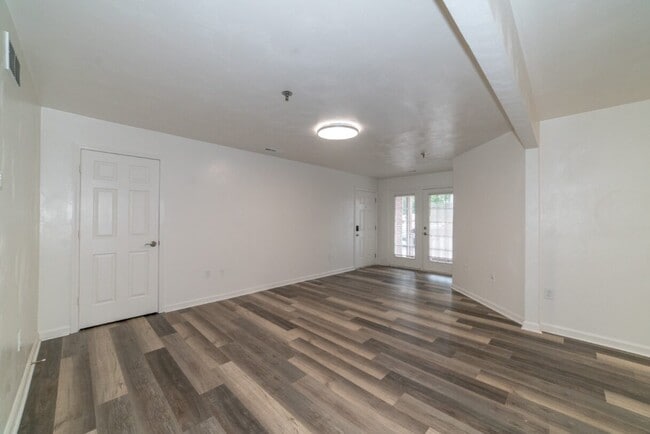 Collegiate Court Apartments in Blacksburg, VA - Building Photo - Building Photo
