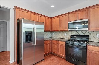 2155 Mindy Ln in Cumming, GA - Foto de edificio - Building Photo