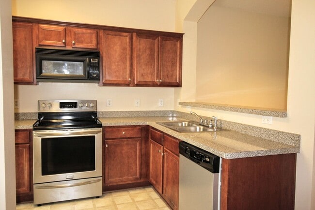 1402 Bayrose Cir in East Point, GA - Building Photo - Building Photo