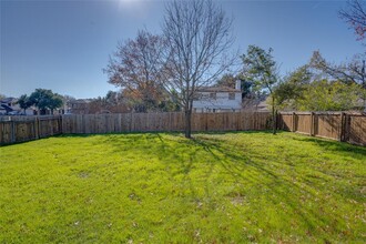 3301 Kissman Dr in Austin, TX - Foto de edificio - Building Photo