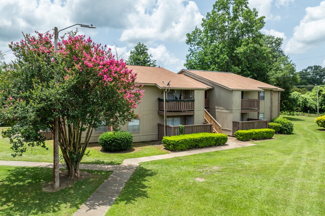 Village Green Apartments in Natchez, MS - Building Photo