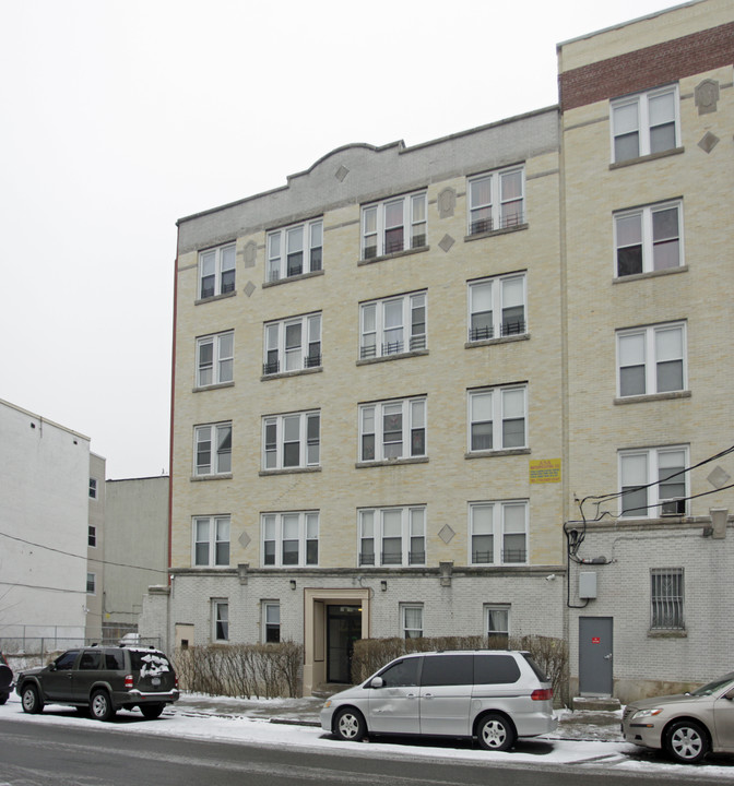 100 Saint Andrews Pl in Yonkers, NY - Foto de edificio