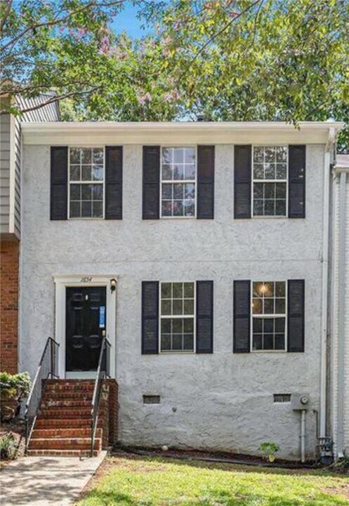 1654 Cedar Bluff Way in Marietta, GA - Building Photo