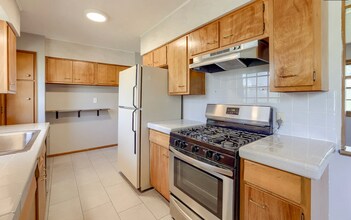 9512 Emmet St in Omaha, NE - Foto de edificio - Building Photo