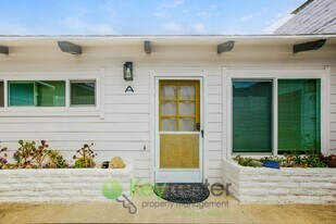 110 Chiquita in San Clemente, CA - Building Photo