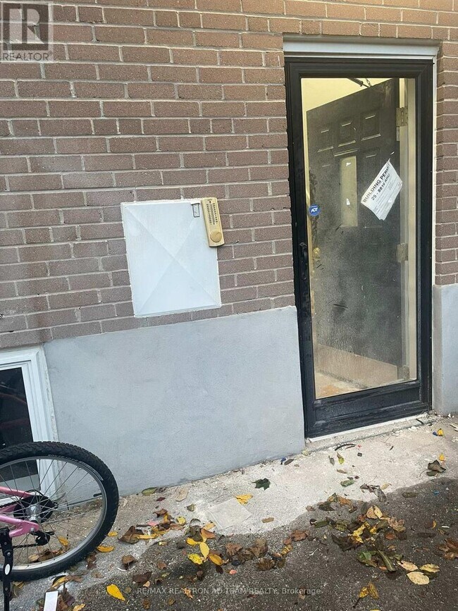 2365 Bostock Crescent in Mississauga, ON - Building Photo - Building Photo