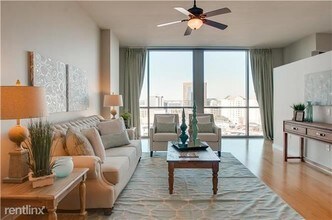 900 20th Ave S-Unit -Apt 807 in Nashville, TN - Foto de edificio - Building Photo