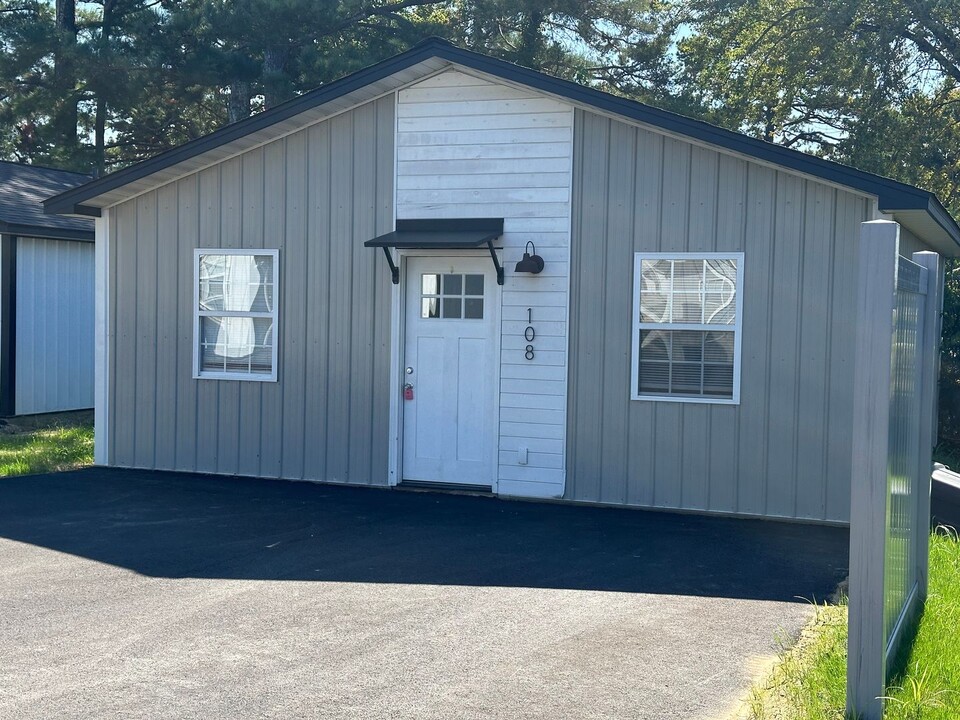 108 Evergreen Pl in Poplar Bluff, MO - Building Photo