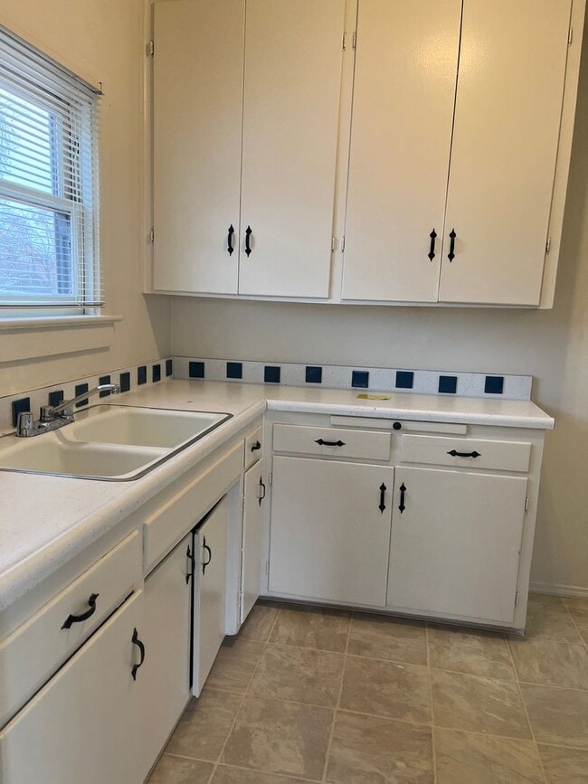 513 Cypress St in Bakersfield, CA - Building Photo - Building Photo