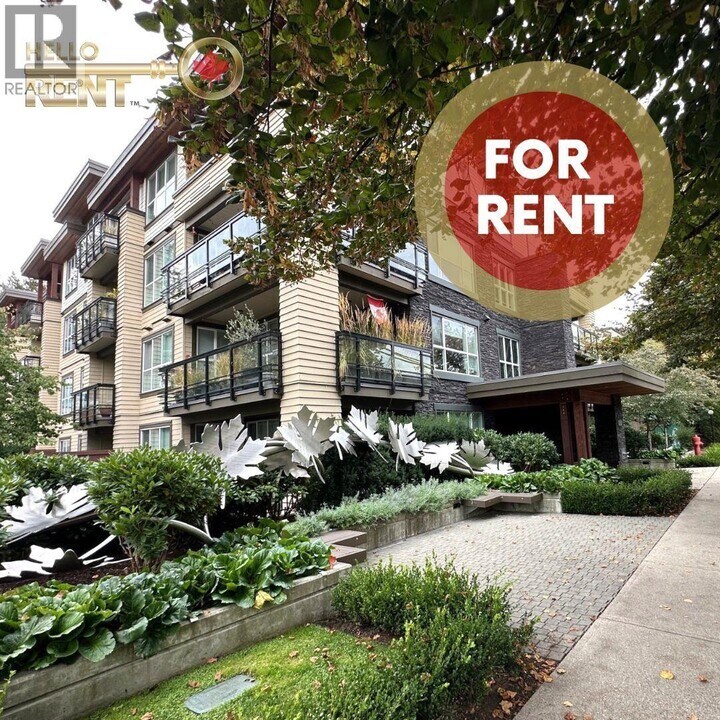 3205 Mountain Hwy in North Vancouver, BC - Building Photo