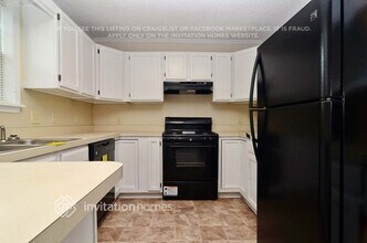 7855 Dogwood Way in Douglasville, GA - Foto de edificio - Building Photo