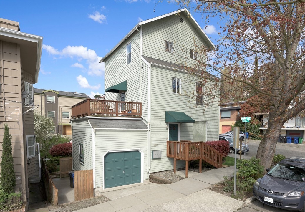 Queen Anne Apartments in Seattle, WA - Building Photo