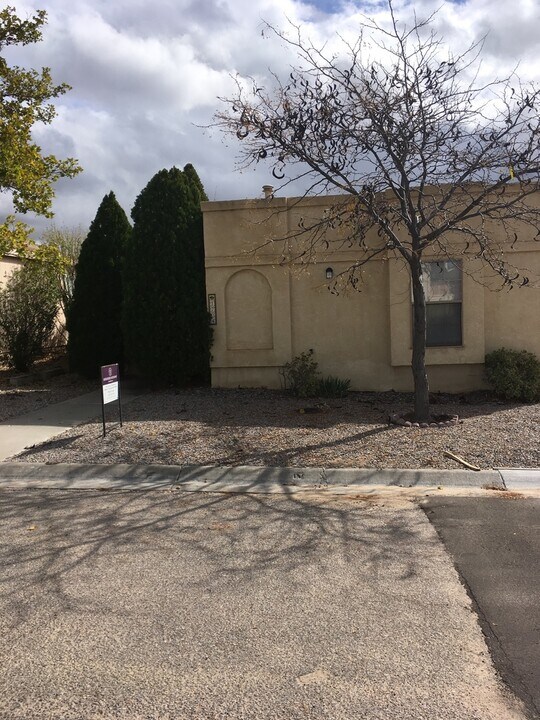 1704 Parkview Way NE in Rio Rancho, NM - Building Photo