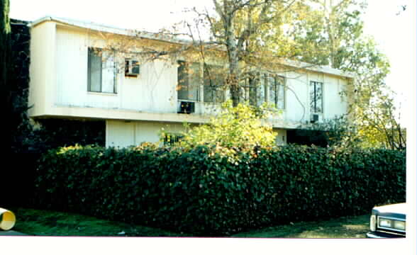 5404 Gentry Ave in Valley Village, CA - Building Photo - Building Photo