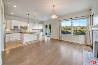 24819 Cll Cedro in Calabasas, CA - Building Photo - Building Photo