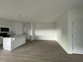 6721 SW Dignity Ave in Bentonville, AR - Foto de edificio - Building Photo