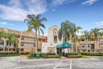 7250 Fairfax Dr in Tamarac, FL - Building Photo - Building Photo