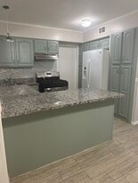 2210 Greencrest Dr in San Antonio, TX - Building Photo