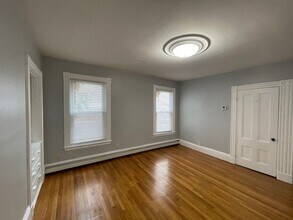 322 Beacon St, Unit 2 in Somerville, MA - Foto de edificio - Building Photo