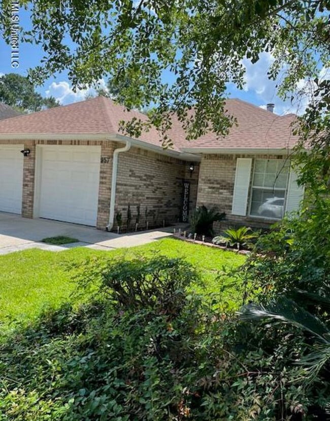 property at 957 Rustwood Dr