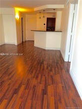 6917 Collins Ave in Miami Beach, FL - Foto de edificio - Building Photo