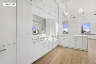 14 E 4th St in New York, NY - Building Photo - Building Photo