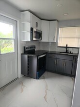 146 SW 13th Ave in Delray Beach, FL - Building Photo - Building Photo