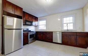 20 Townley Rd in Fair Lawn, NJ - Building Photo - Building Photo