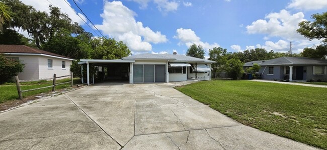 property at 8 W Hillcrest Ave