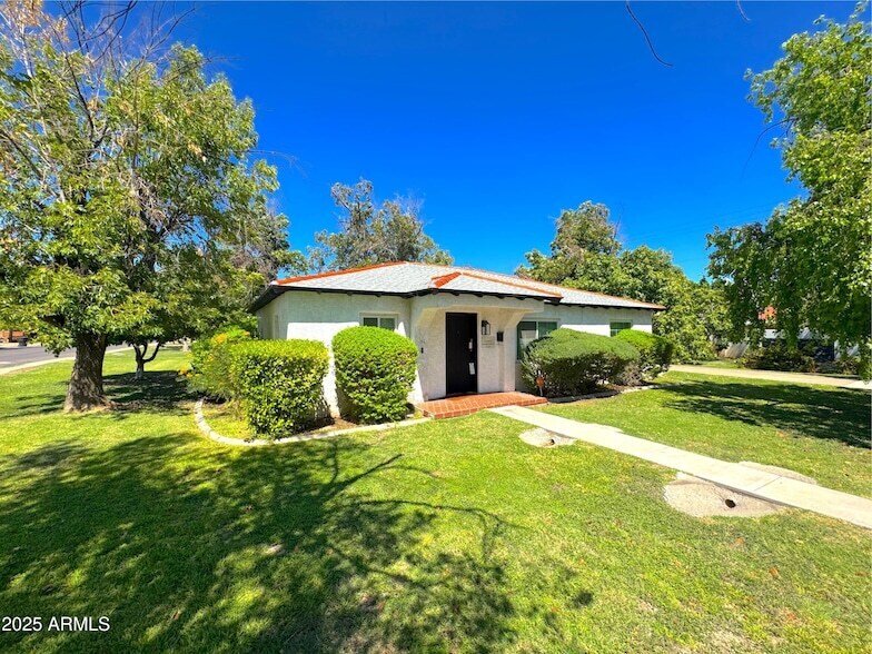 6 N Fraser Dr E in Mesa, AZ - Building Photo