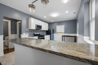 8222 S Maryland Ave in Chicago, IL - Building Photo - Building Photo
