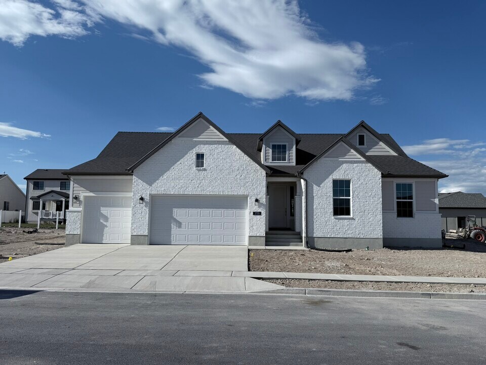 3706 W 2550 N in Lehi, UT - Building Photo