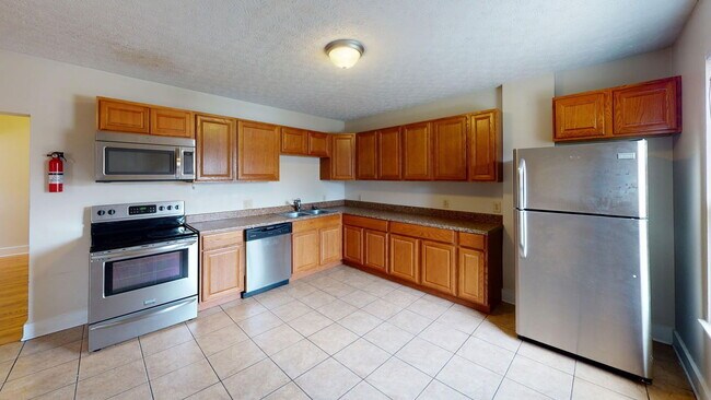 1369 Summit St in Columbus, OH - Building Photo - Building Photo