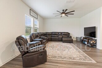 8429 Falcon Meadow Dr in Converse, TX - Building Photo - Building Photo