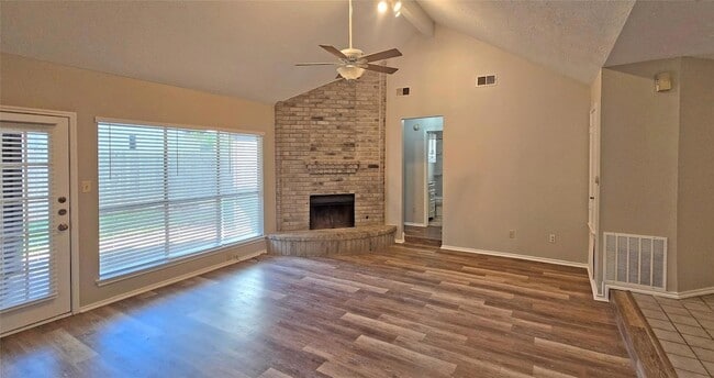 2120 Zephyr Ln in Round Rock, TX - Foto de edificio - Building Photo