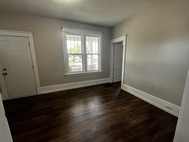 202 Collingwood St in Sarnia, ON - Building Photo - Building Photo