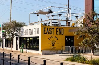 5304 Polk St in Houston, TX - Building Photo - Building Photo