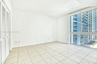 335 S Biscayne Blvd, Unit 1700 in Miami, FL - Building Photo - Building Photo