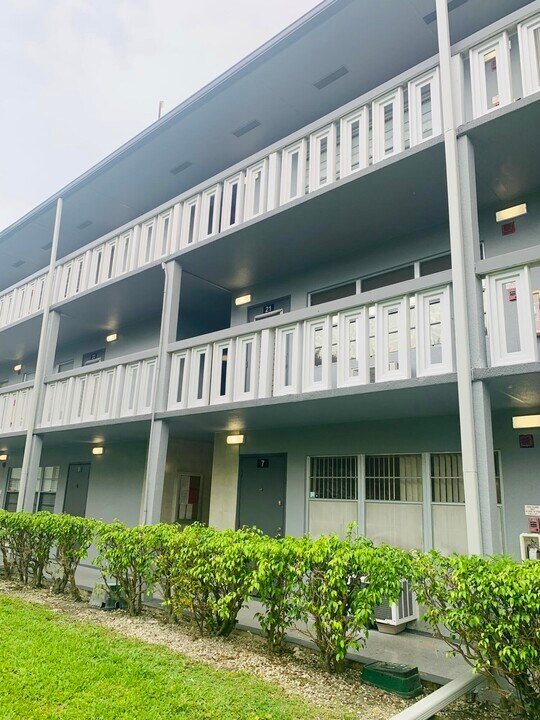 7 Suffolk F in Boca Raton, FL - Building Photo