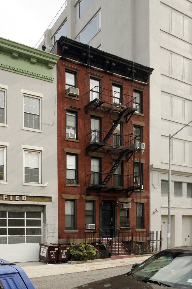 621 W 51st St in New York, NY - Building Photo - Building Photo