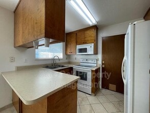 100 W Tonea Way in Chico, CA - Building Photo - Building Photo