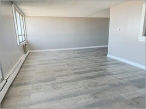 8801 W Golf Rd in Niles, IL - Building Photo - Building Photo