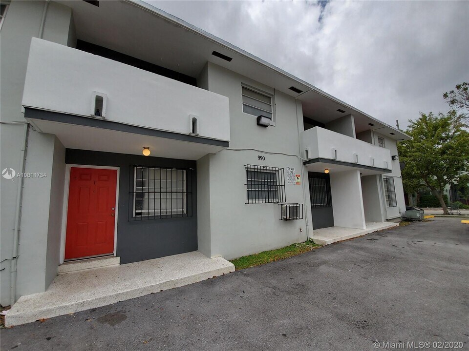 990 SW 4th St-Unit -2 in Miami, FL - Building Photo
