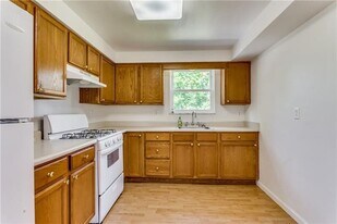 114 Neilson Dr in Clairton, PA - Building Photo